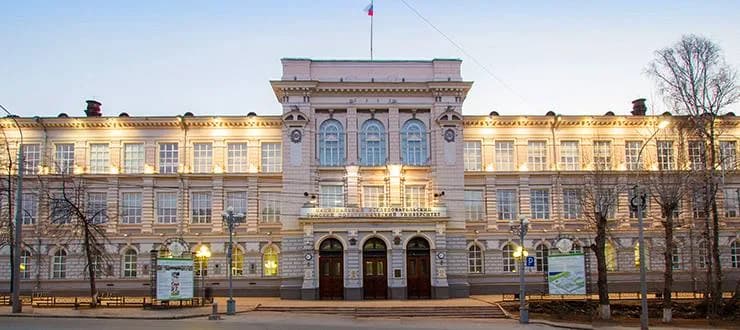 Корпус ТПУ вечером